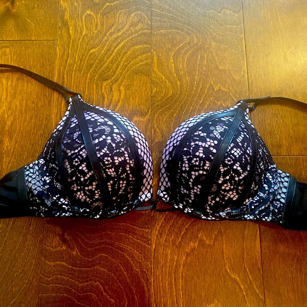 Super cute holiday bra! Shiny pleather accents.